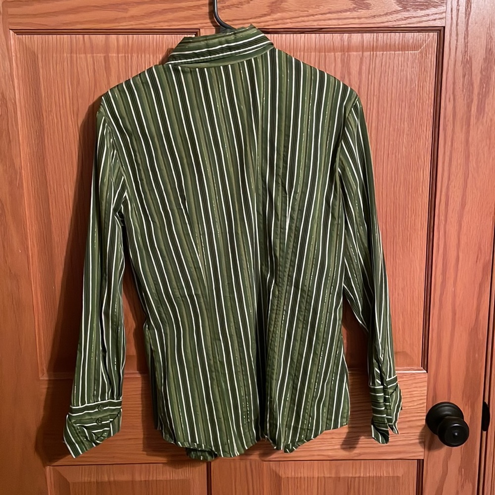Button up - Picture 3 of 3